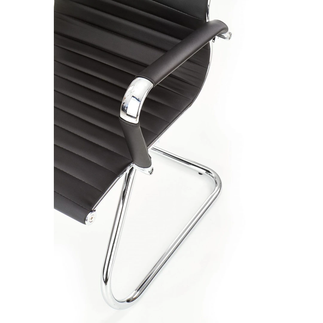 Elegantiška minkšta sofa – puikus akcentas kiekvienam interjerui