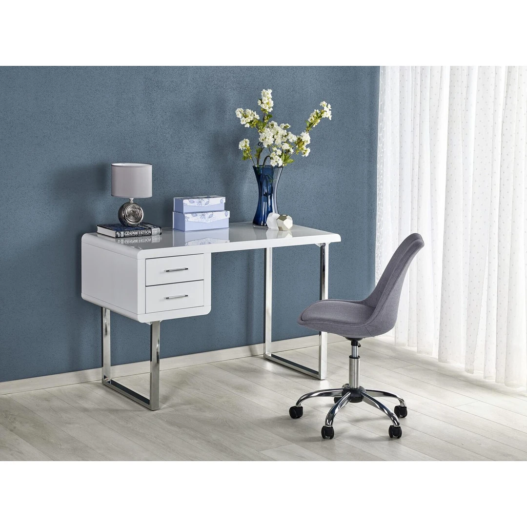 Funkcionalus rašomasis stalas darbui ir žaidimui