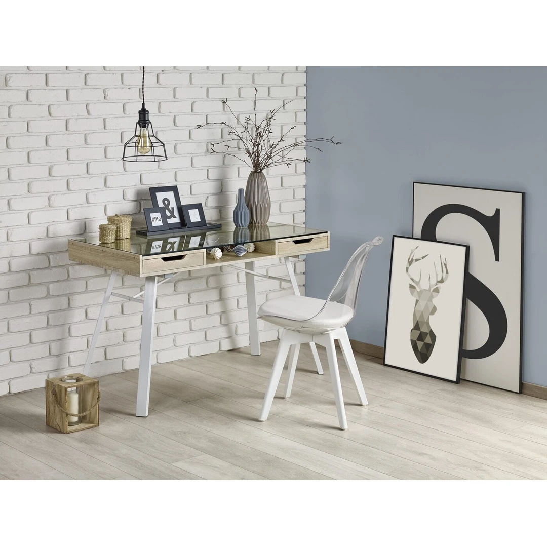 Funkcionalus rašomasis stalas darbui ir žaidimui