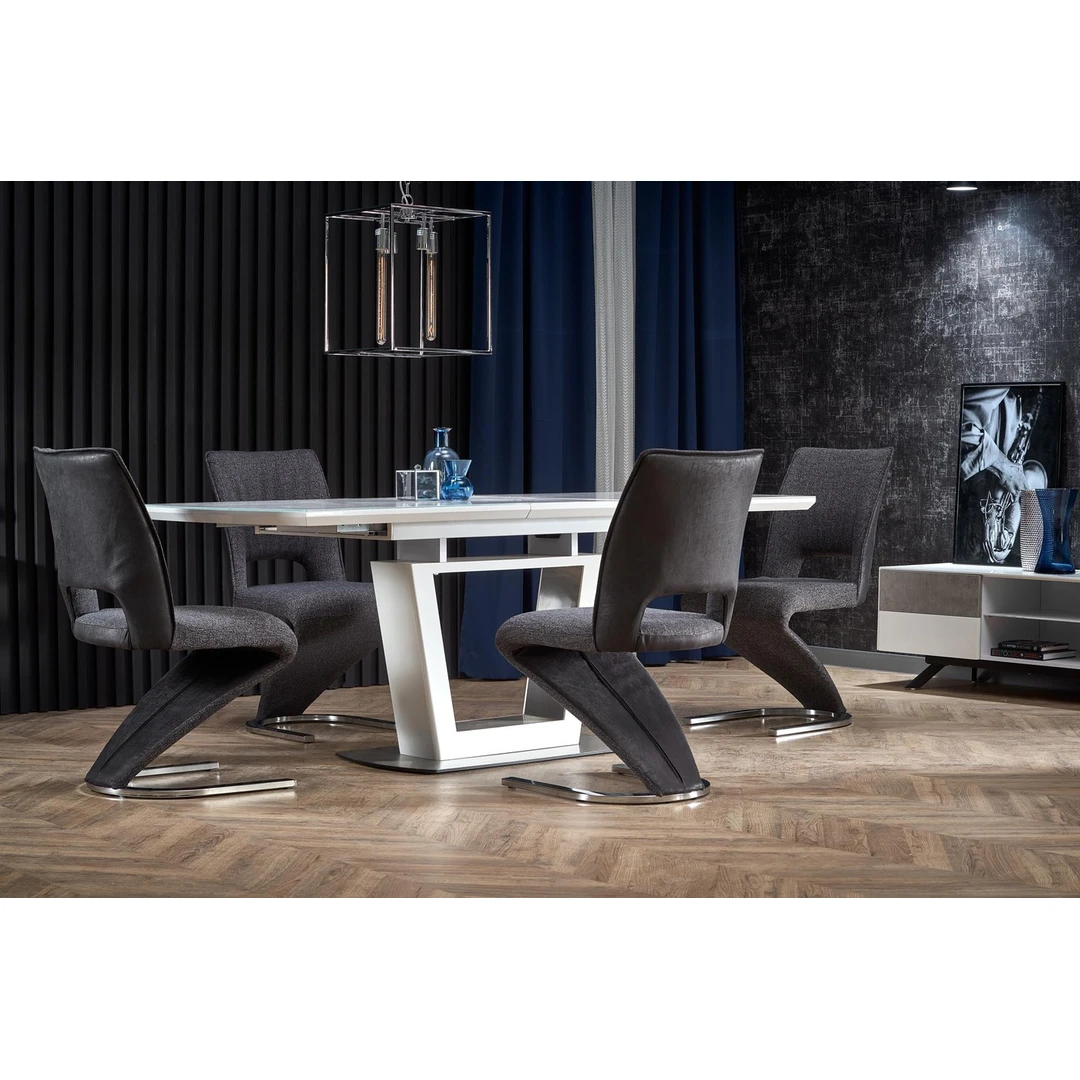 Modernus lygių linijų valgomasis stalas