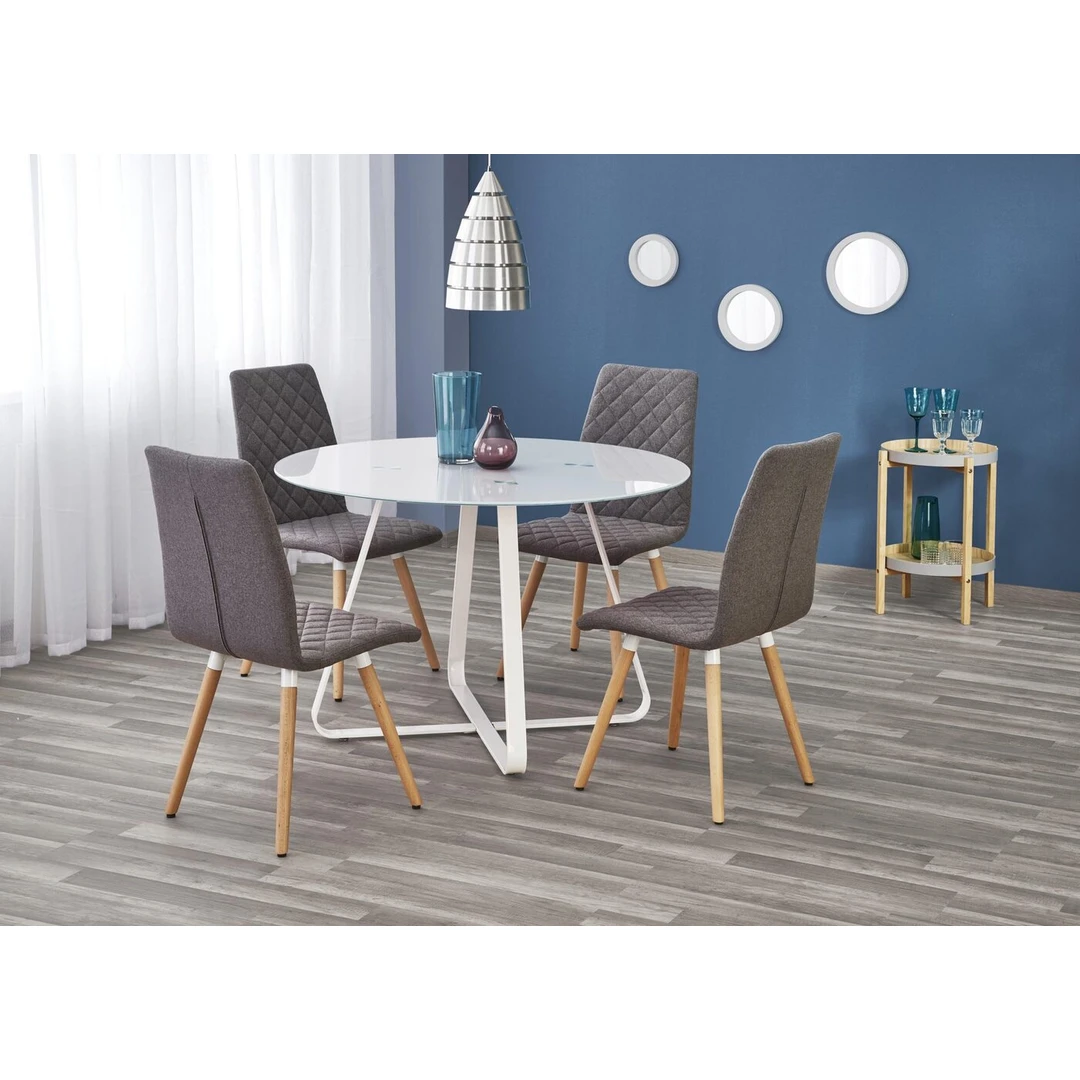 Šiuolaikiškas valgomasis stalas su lygiomis linijomis