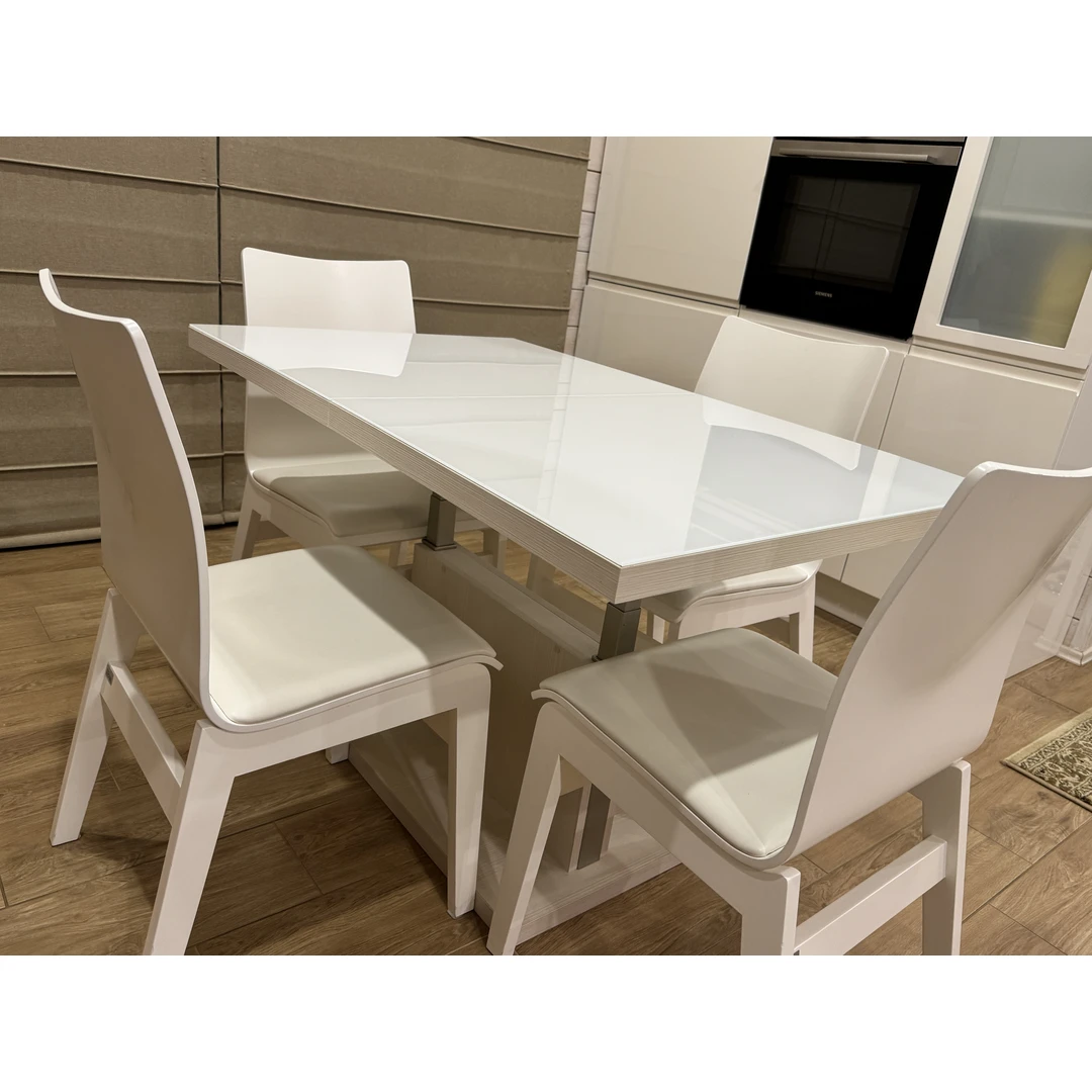 Valgomasis stalas 4in1 su reguliuojamu aukščiu ir 4 kėdėmis