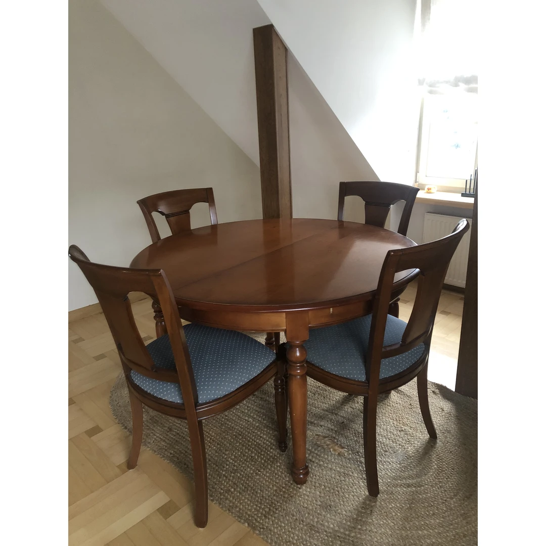 Gražus tvirtas tekintas medinis stalas