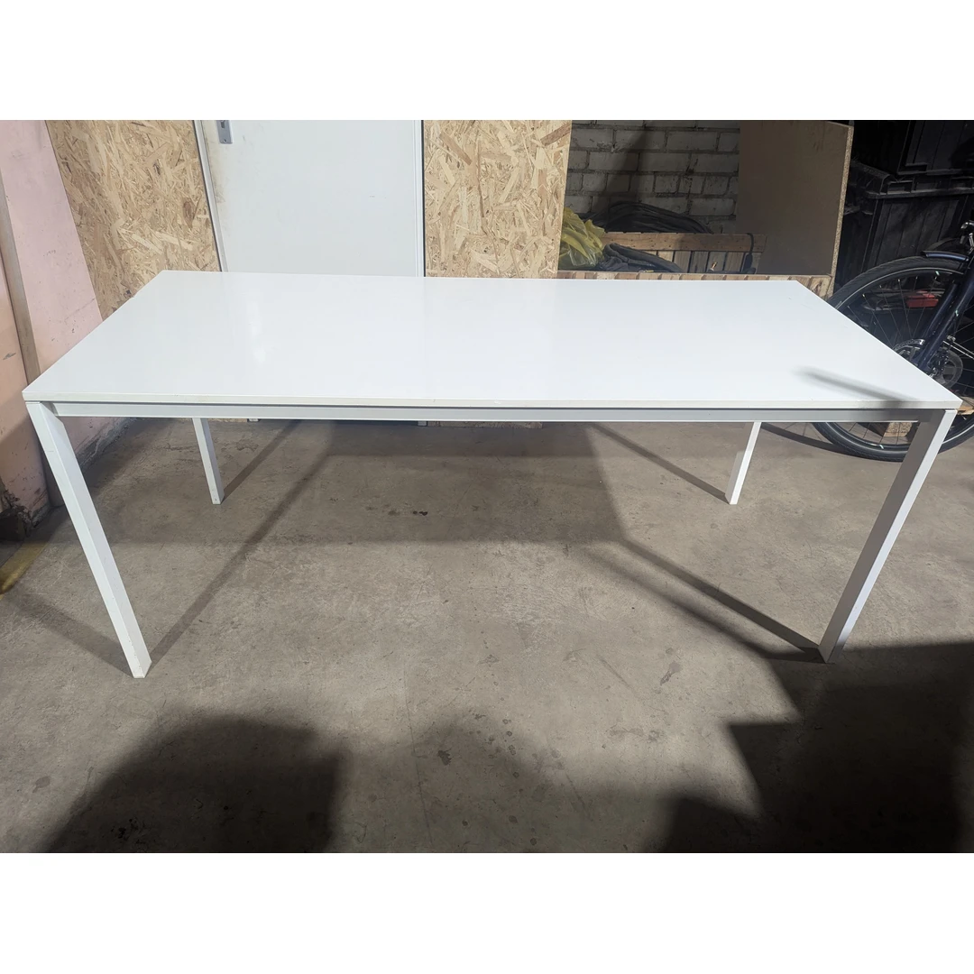 Baltas stalas 175x75cm su metalinėmis kojomis Klaipėdoje