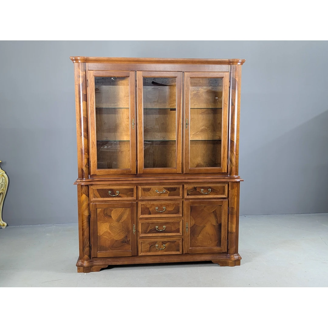 Itališkos indaujos iš raudonmedžio su stiklo durelėmis