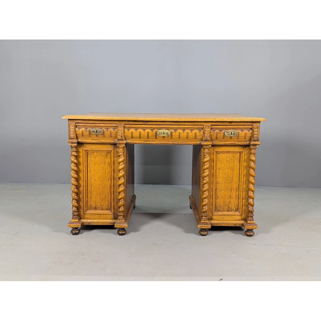 Vintažinis rašomasis stalas - Darbo stalai