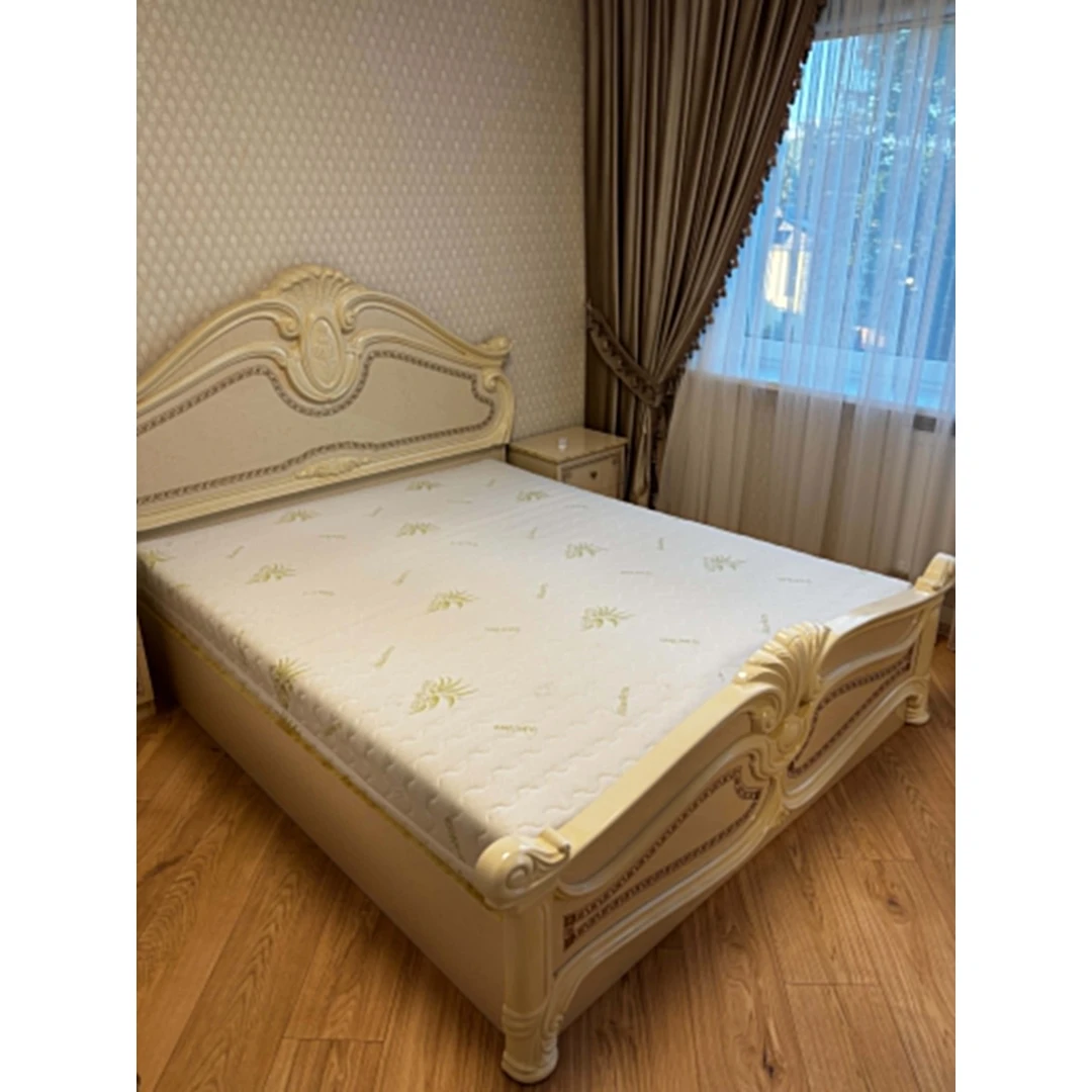 Prabangus klasikinis miegamojo komplektas su ornamentais