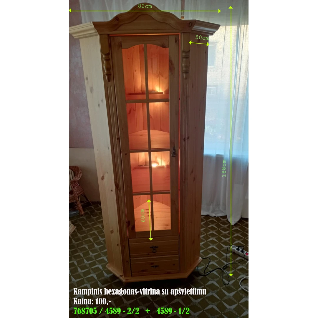 Šiuolaikiška kampinė vitrina su apšvietimu