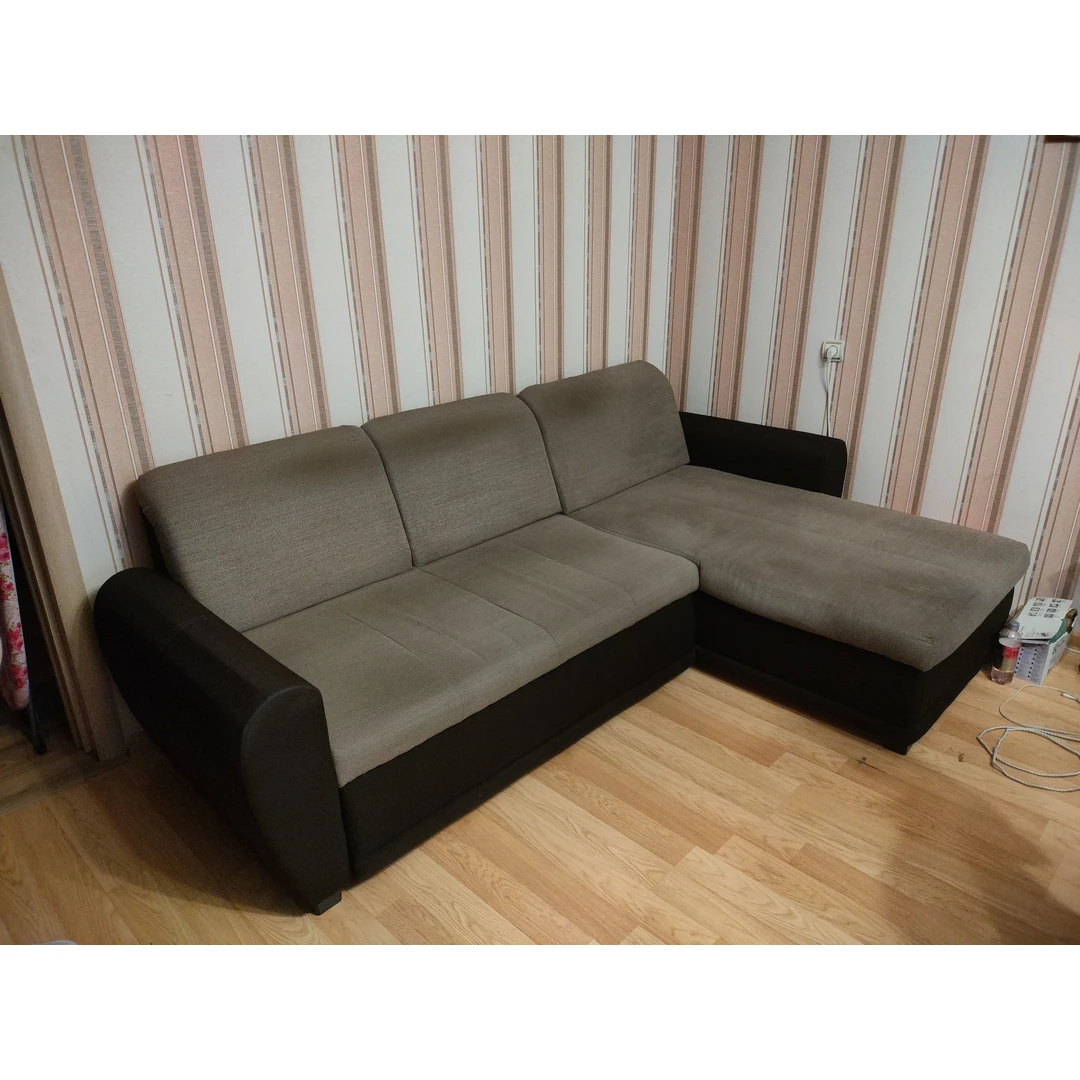 Prabangi kampinė sofa lova su patogia čiužinio dėže