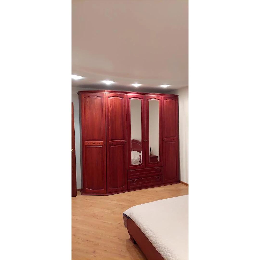 Miegamojo baldų komplektas iš uosio pagal užsakymą