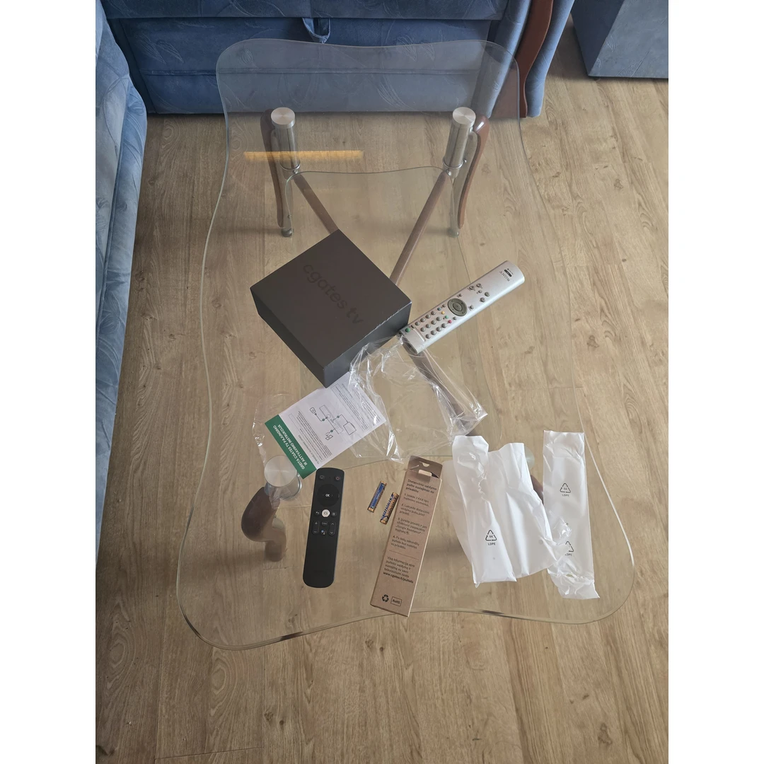 Naudotas staliukas puikiai tinka virtuvei