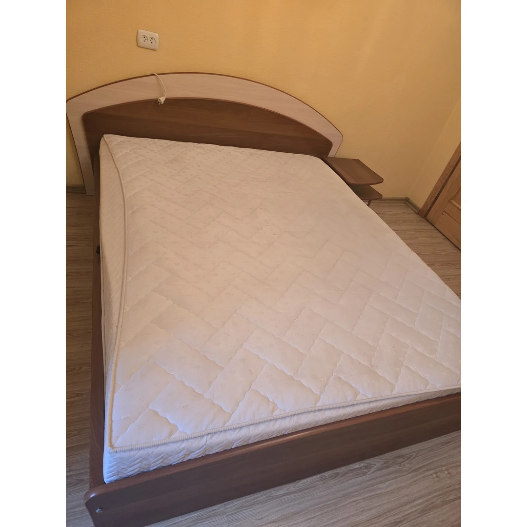 Naudota miegamojo lova su spintele