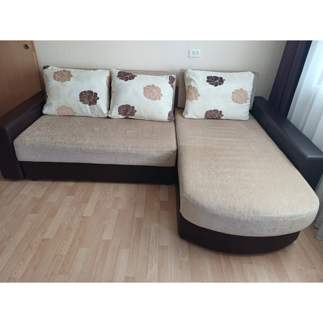 Kampinė sofa-lova 2,5m