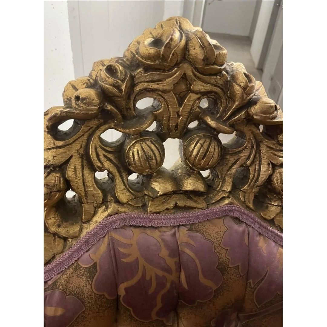 Antikvarinis krėslas – puikus spalvų derinys ir stilius