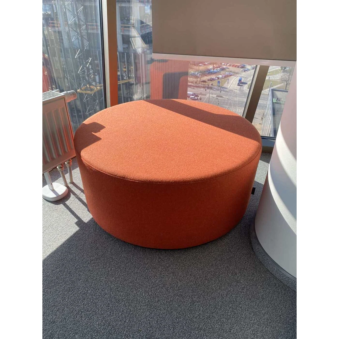 Apvalus pufas – minkšta ir stilinga papildoma sėdynė