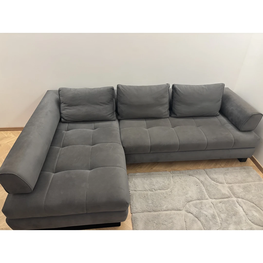 Patogi sofa-lova su pufu