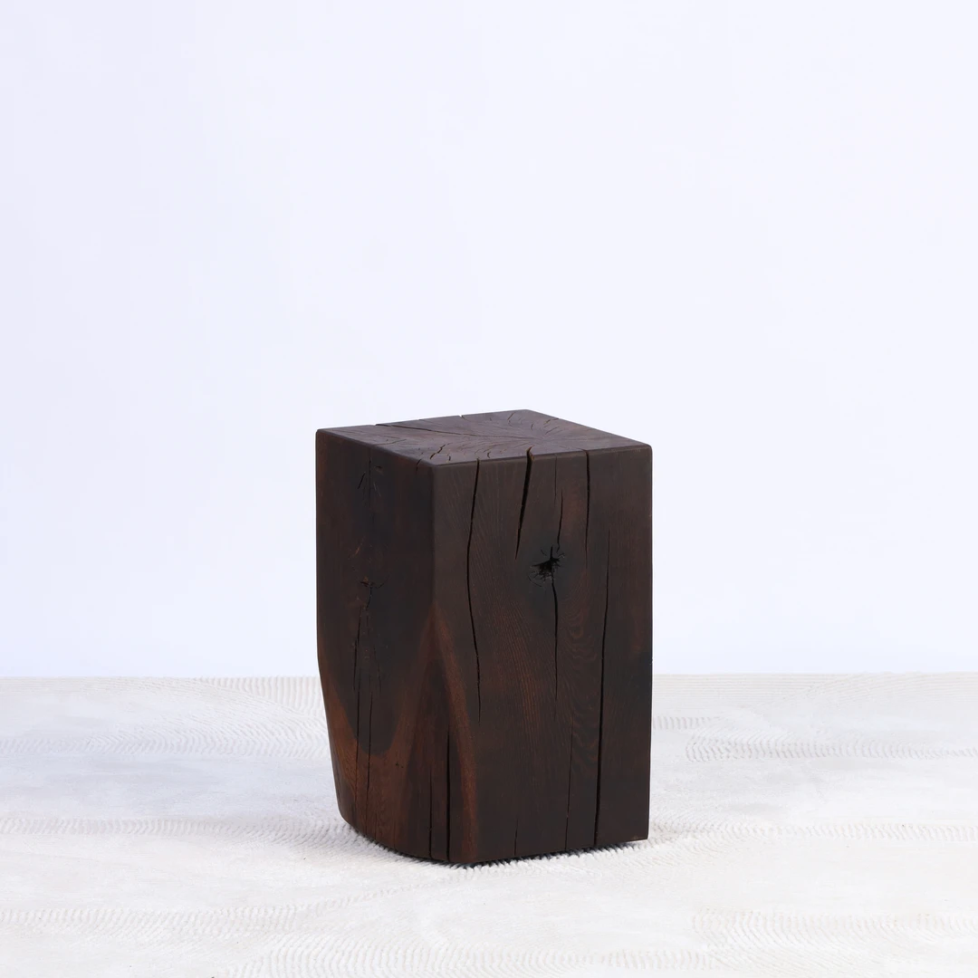 Kubas iš deginto ąžuolo masyvo su ratukais