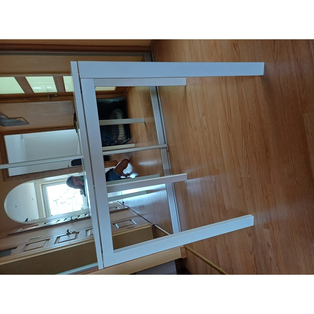 Naujas baltas IKEA stalas 75x75 – puikus sprendimas jūsų erdvei