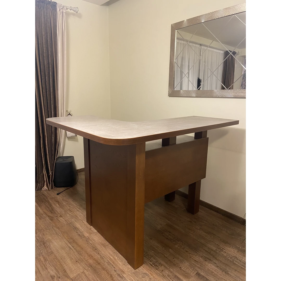 Stilingas naudotas baras – puikus interjero akcentas