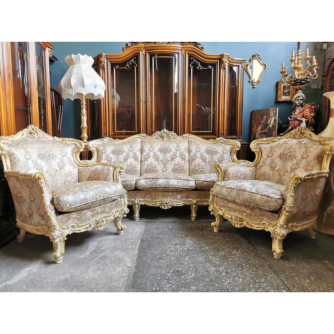 Medžio masyvo sofos su raižiniais