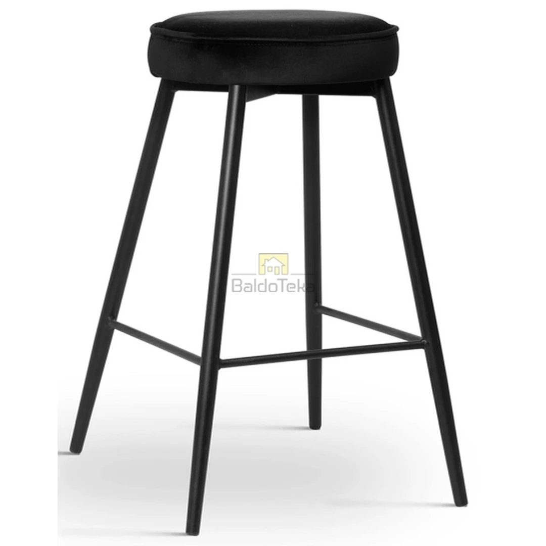 Ergonominė juoda aksominė kėdė su metalinėmis kojelėmis