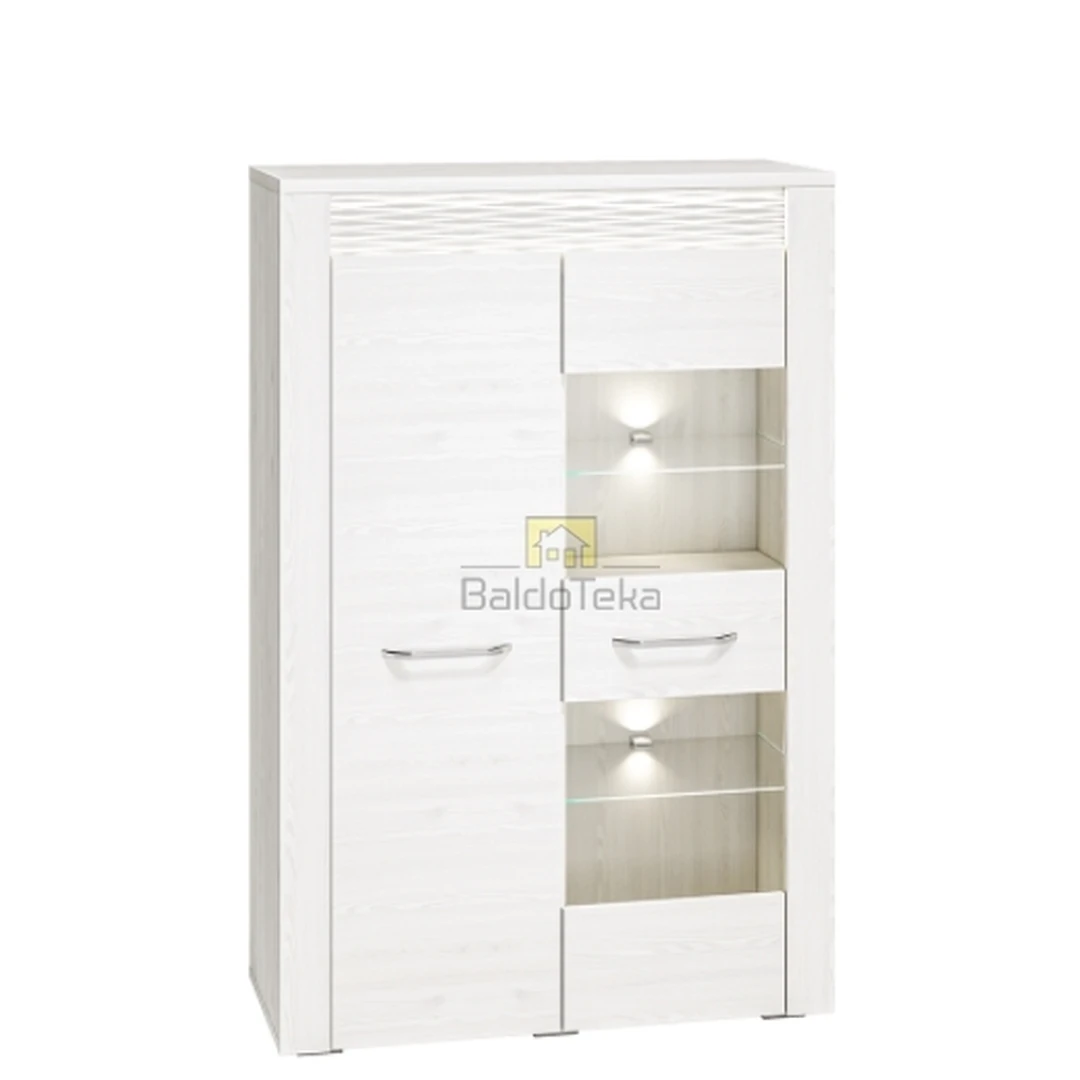 Moderni spalvota spinta su metalinėmis rankenėlėmis