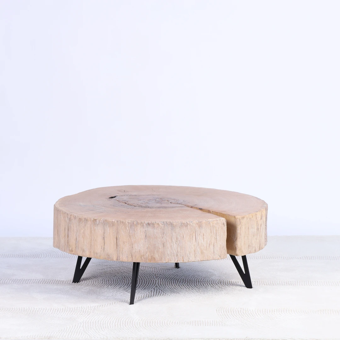 Ąžuolinis kavos stalas su metalinėmis kojomis