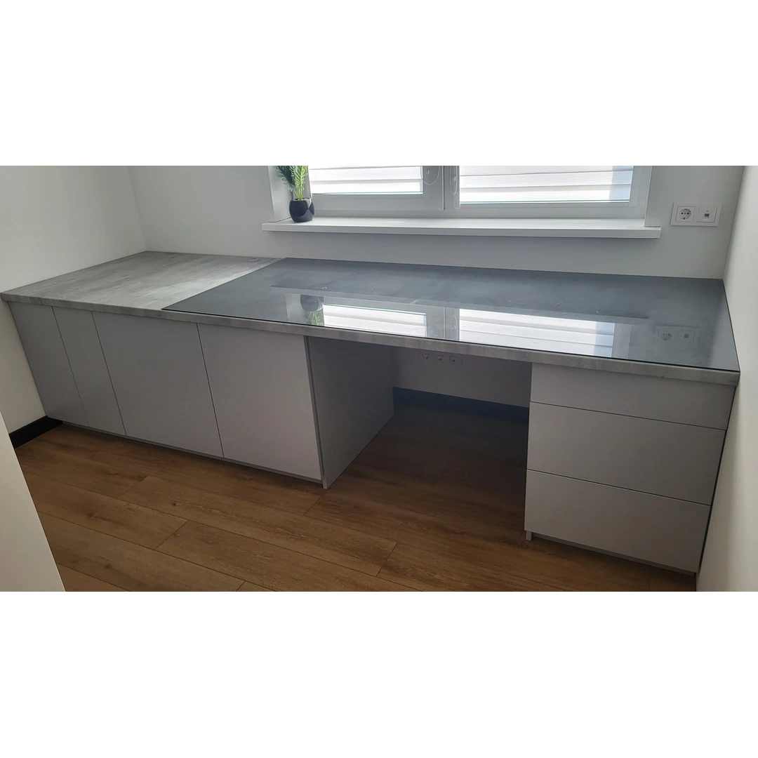 Praktiškai naujas darbo stalas – idealus biurui, namams ar gamybai