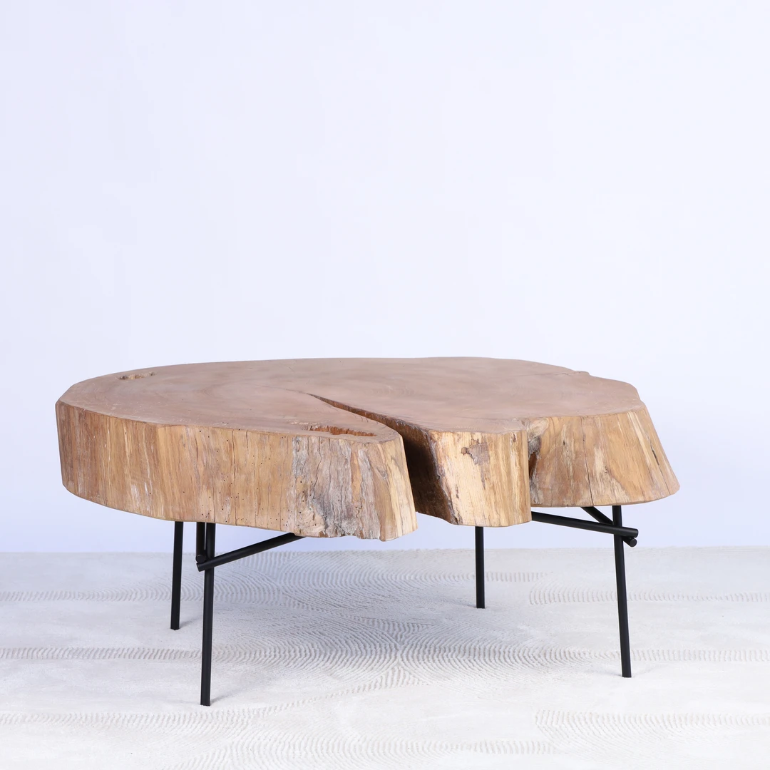 Ąžuolinis kavos stalas su metalinėmis kojomis