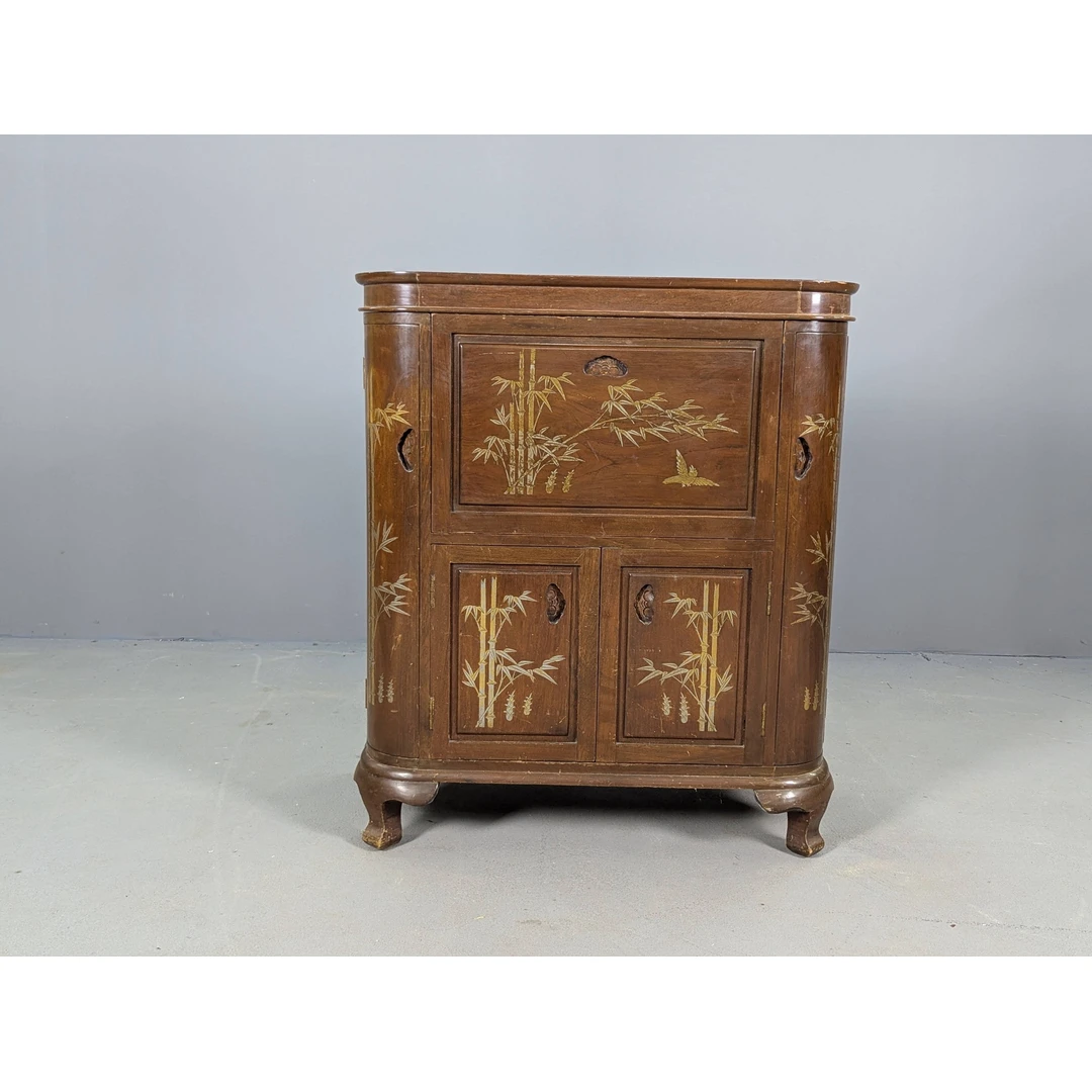 Rytietiško stiliaus baras - Servantai