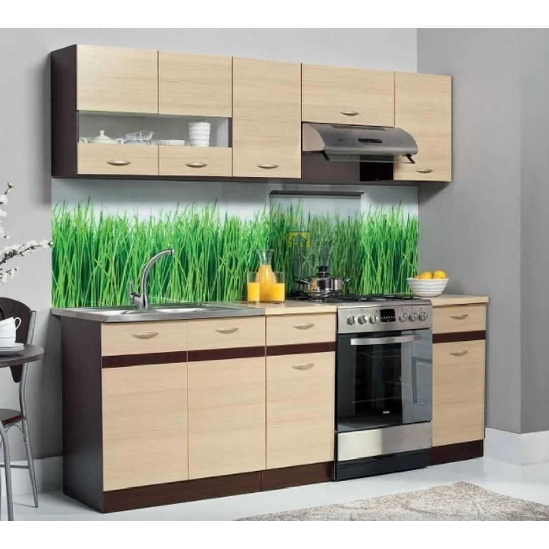 Ergonomiškas virtuvės komplektas su šviesia rijeka ir ąžuolo venge