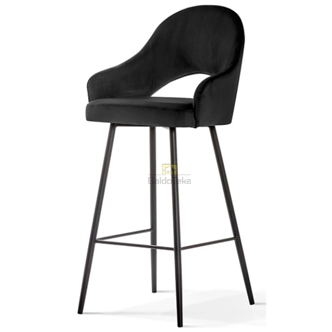 Ergonominė juoda kėdė su aksominiu audiniu ir miltelinėmis kojelėmis