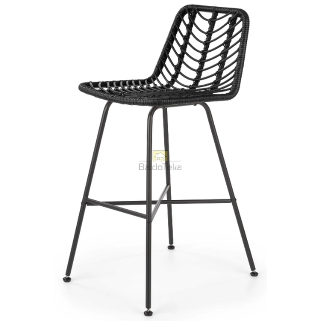 Stilinga juoda ratano kėdė su metaliniu karkasu