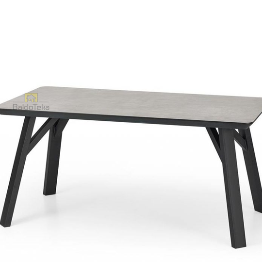 Modernus stalas su betono imitacija ir juodomis kojomis