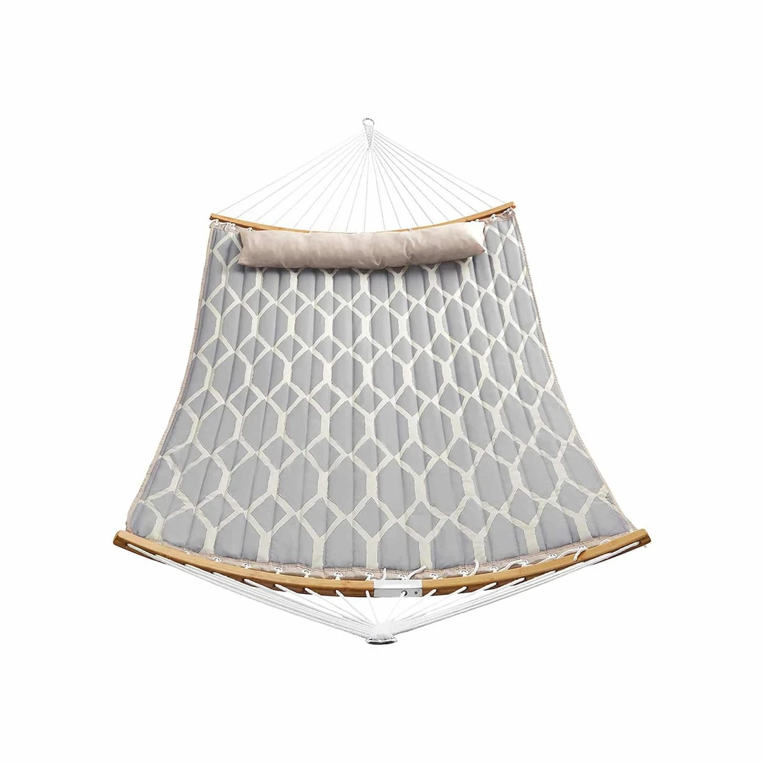 Minkštas hamakas sode ar svetainėje – atsipalaidavimo oazė