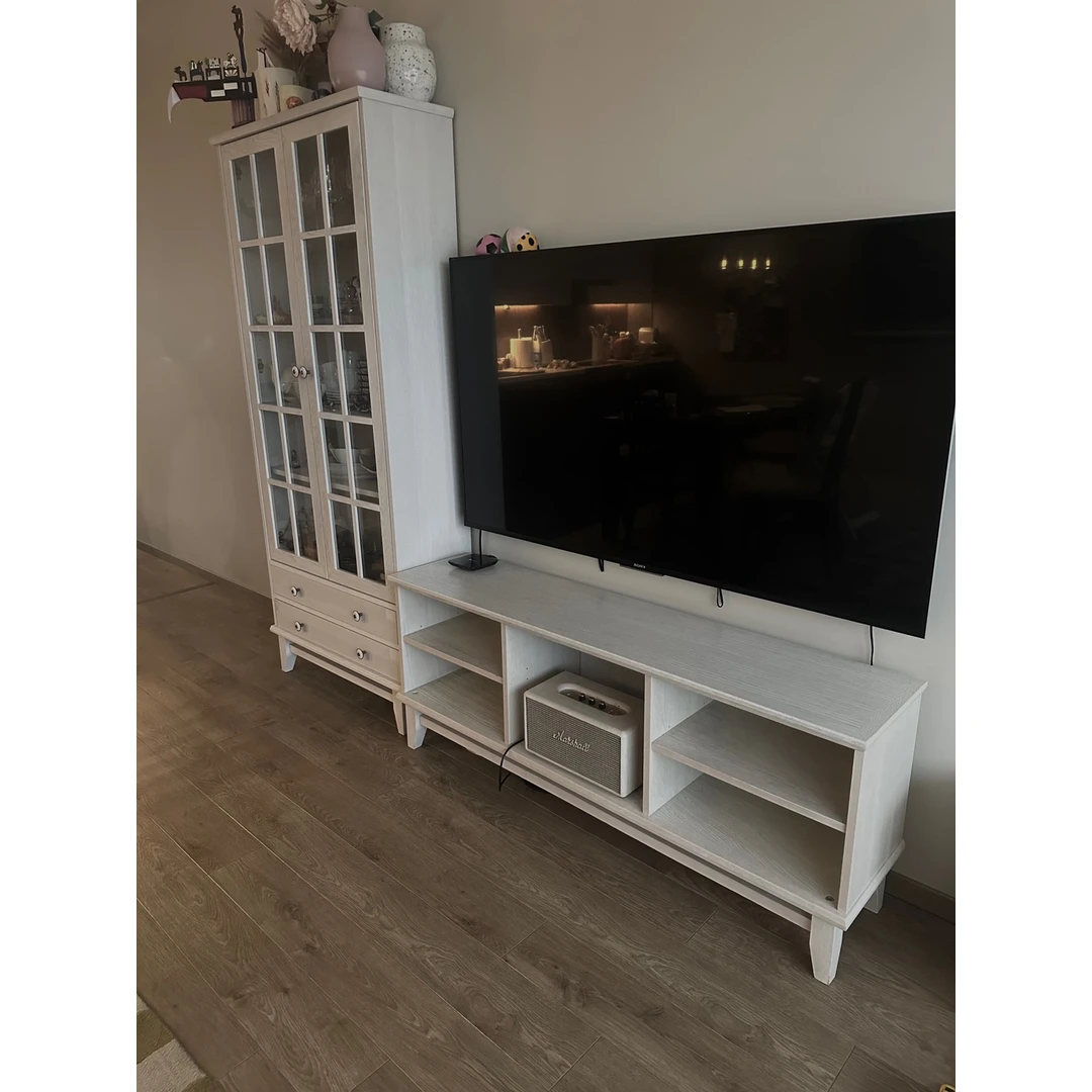 Indauja su stalčiumi ir TV staliukas – 450 Eur