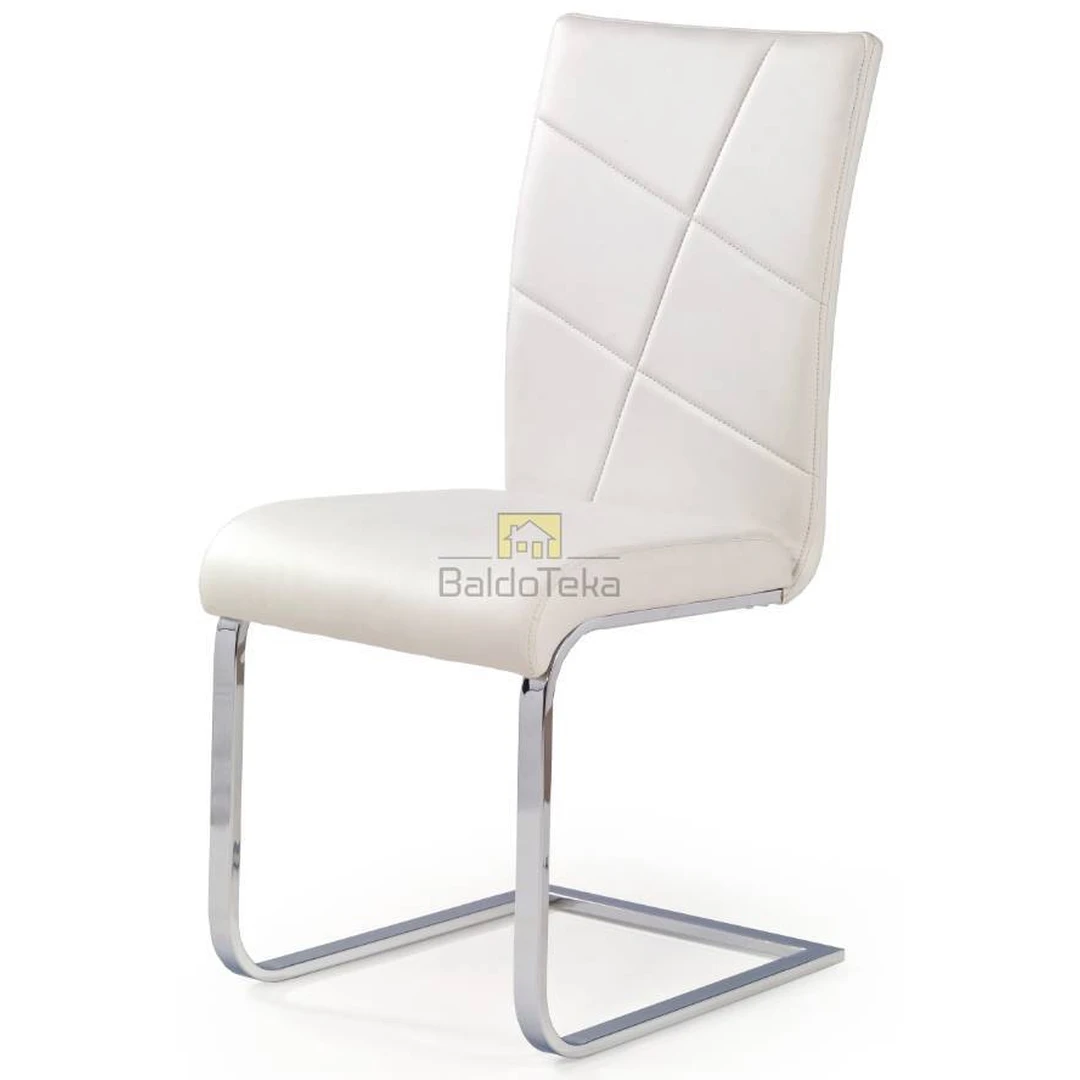 Šiuolaikiška balta spintelė su chromuotu metalo rėmu