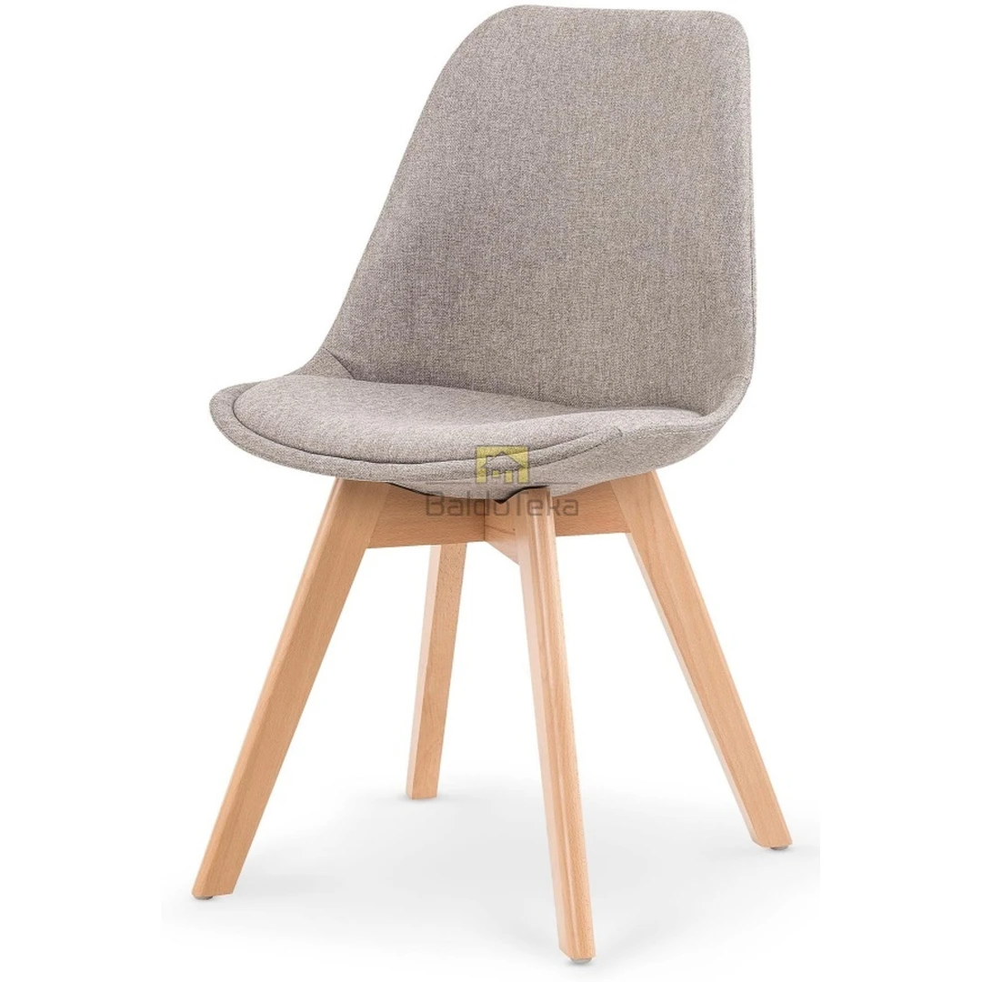 Šviesiai pilka gobeleno kėdė su natūraliu medžiu