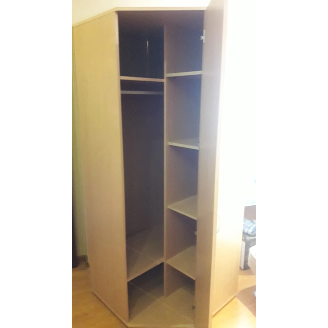 Ergonomiška kampinė spinta su papildoma saugojimo erdve