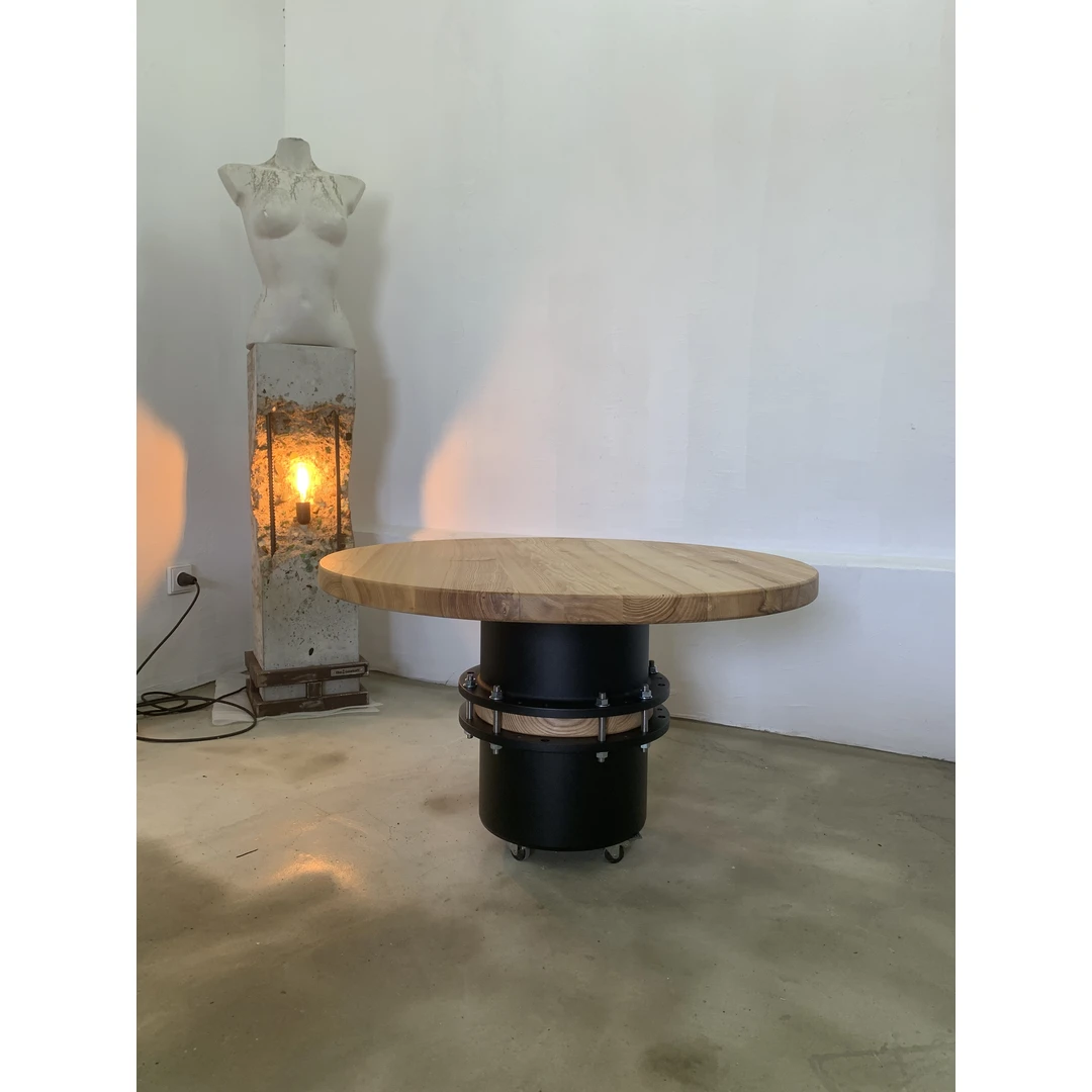 Šiuolaikiškas kavos staliukas su unikaliąja koja