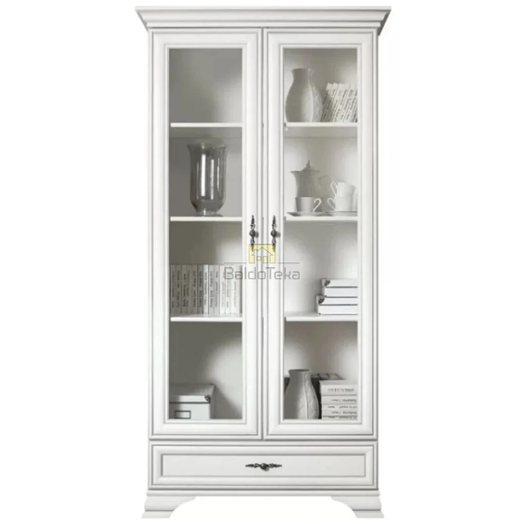 Šiuolaikiška spinta balta su sidabro patina