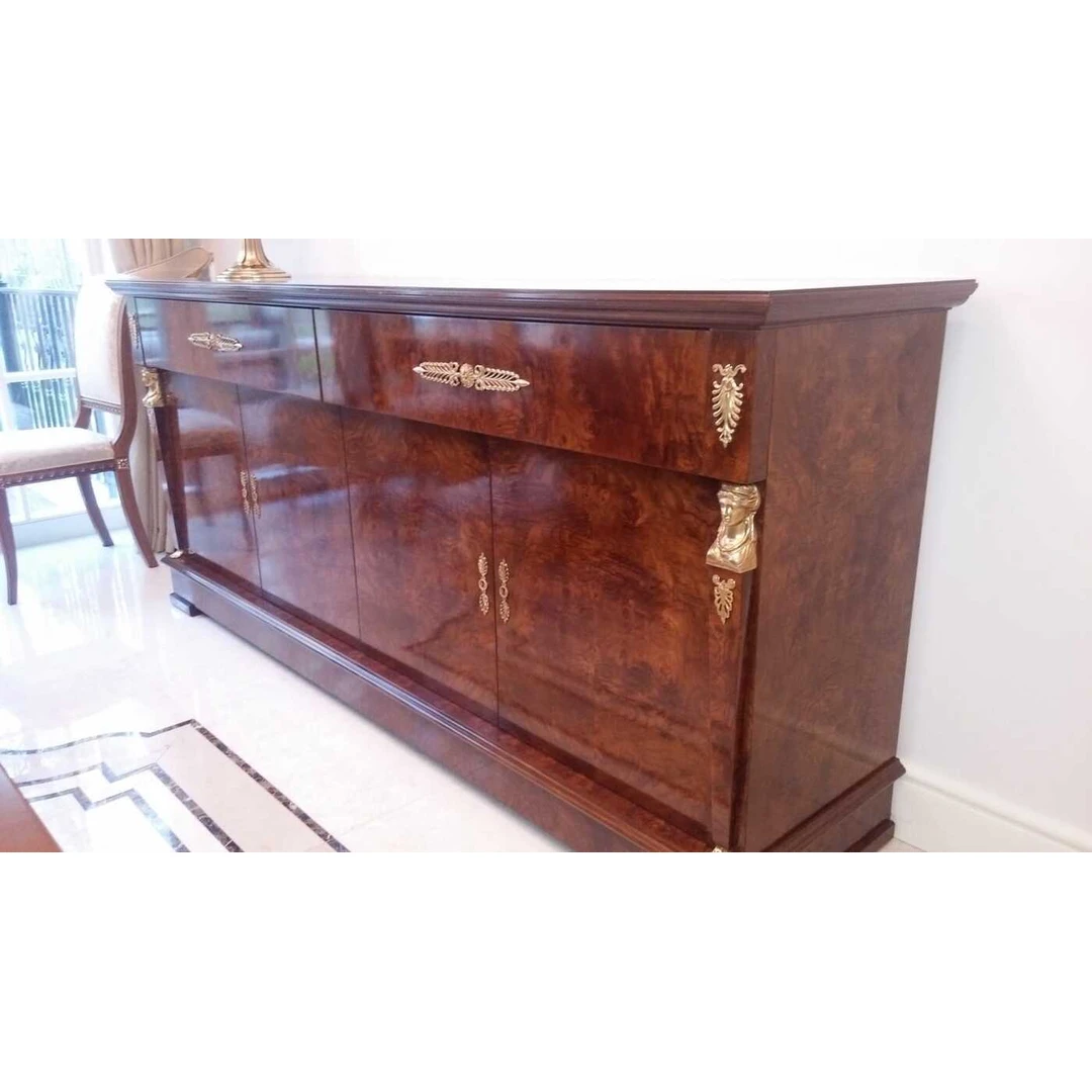 Prabangi itališka alyvmedžio komoda su rankų darbo detalėmis