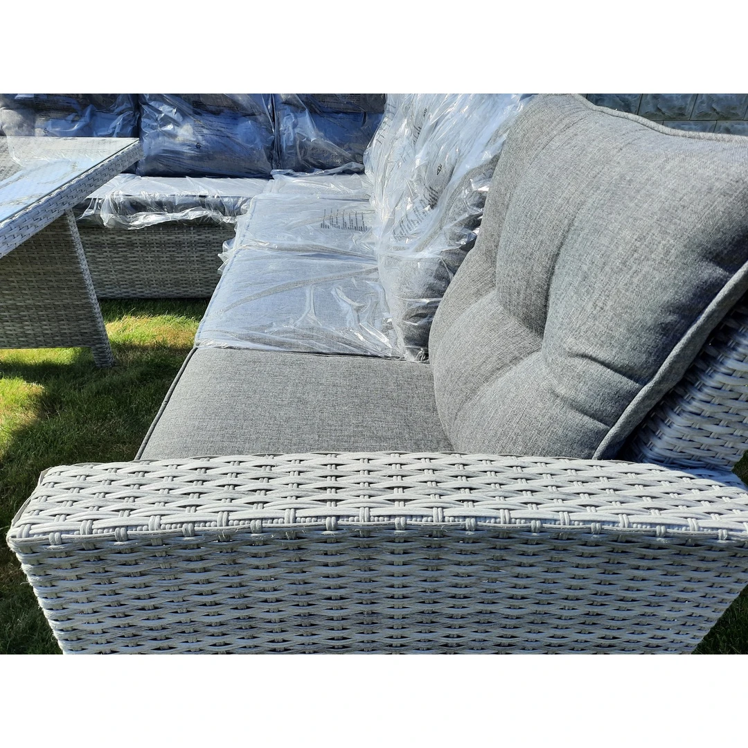 Erdvus dirbtinio ratano stalas su aliuminio rėmu