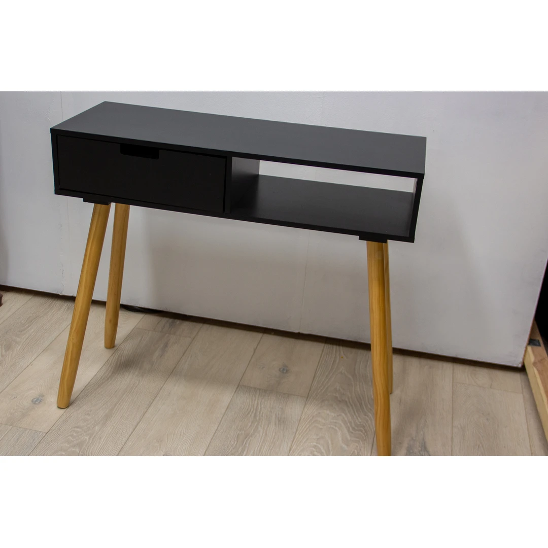 Juodas konsollinis stalas su stalčiu, masyvi pušis