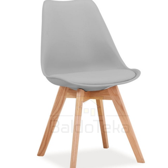 Šviesiai pilkos ir ąžuolo kėdės su ekologiška medžiaga