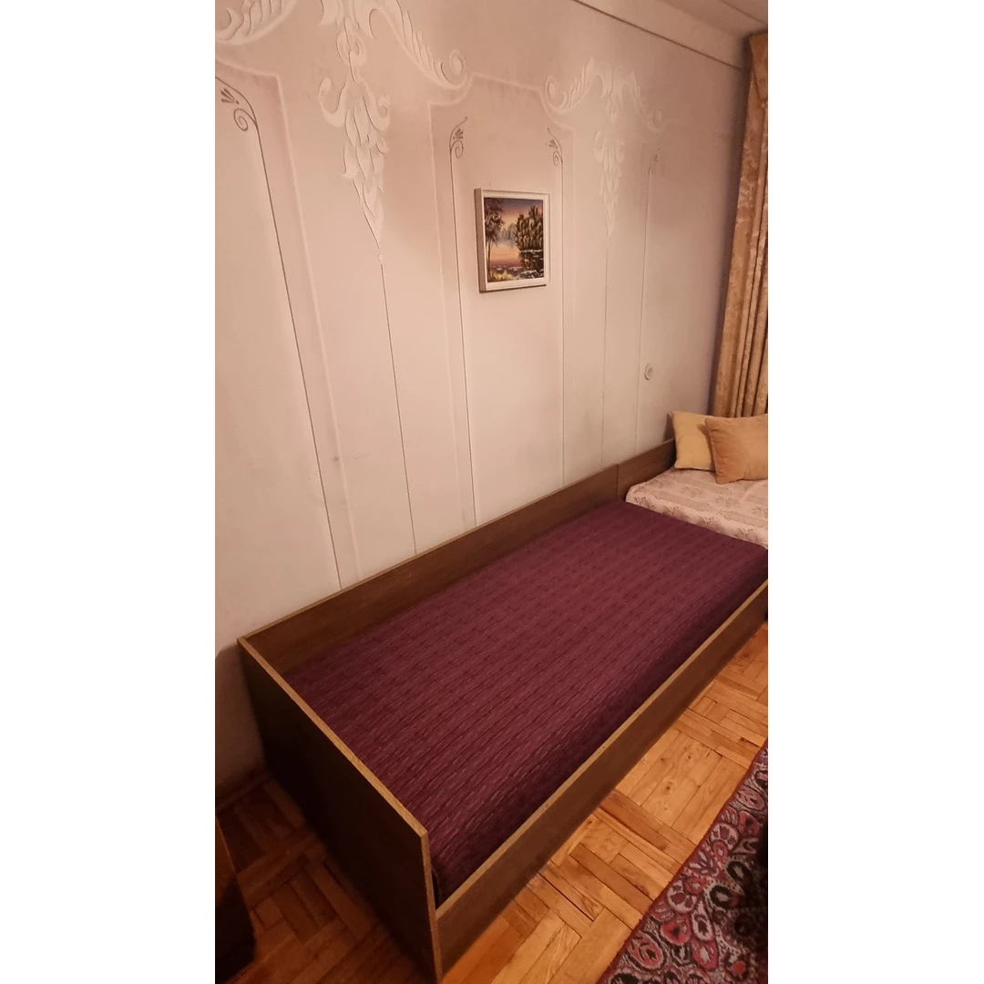 Puikios būklės kušetės su patalynės dėžemis