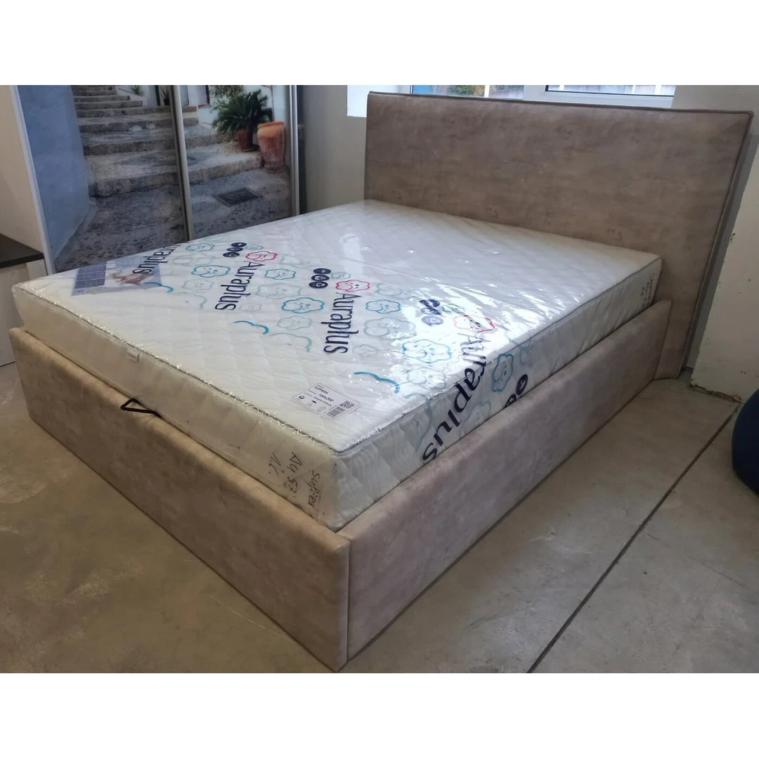 Lietuvių gamintojų lova su keičiamu audiniu ir galvūgaliu