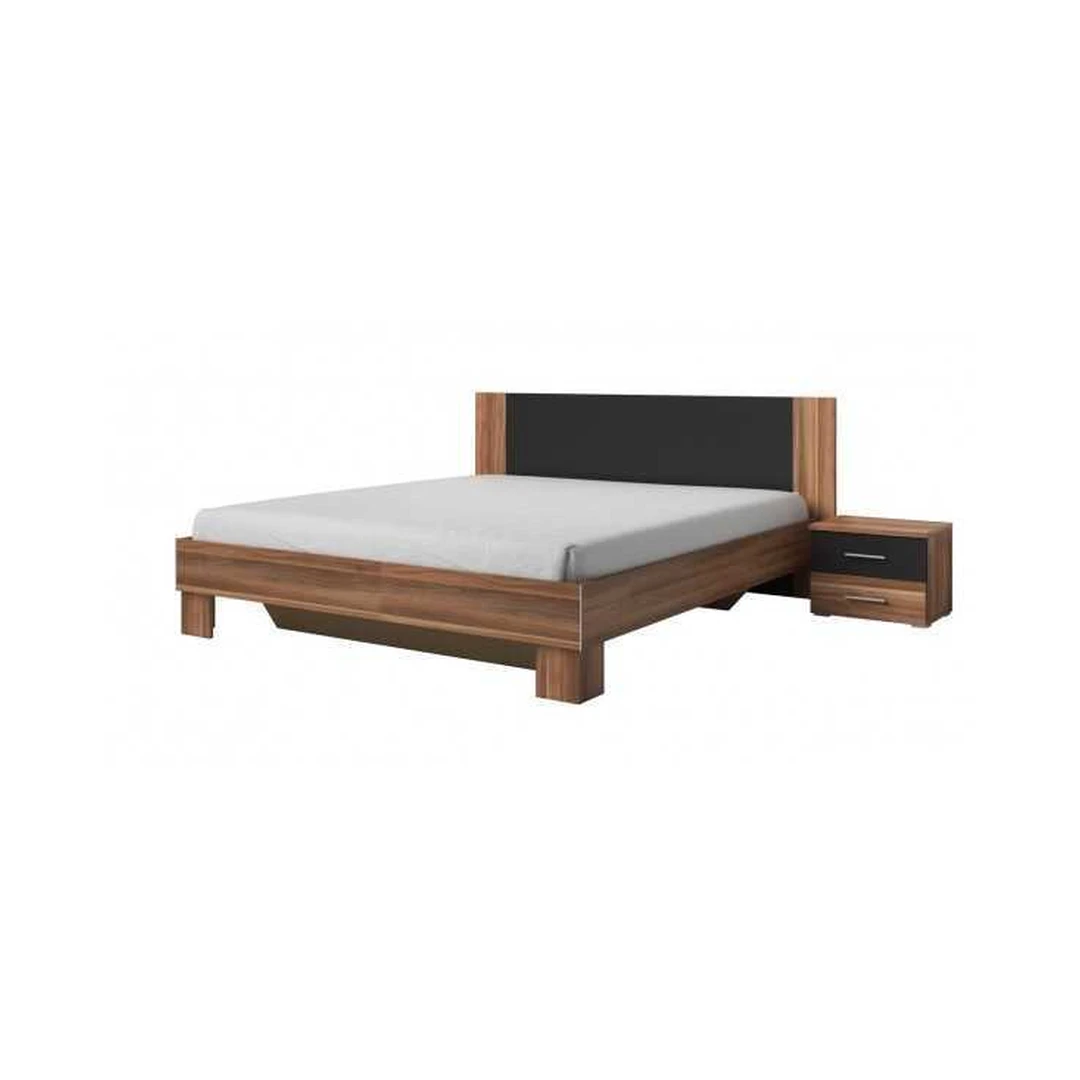 Erdvi dviaukštė lova su stalais ir naktiniais staliukais