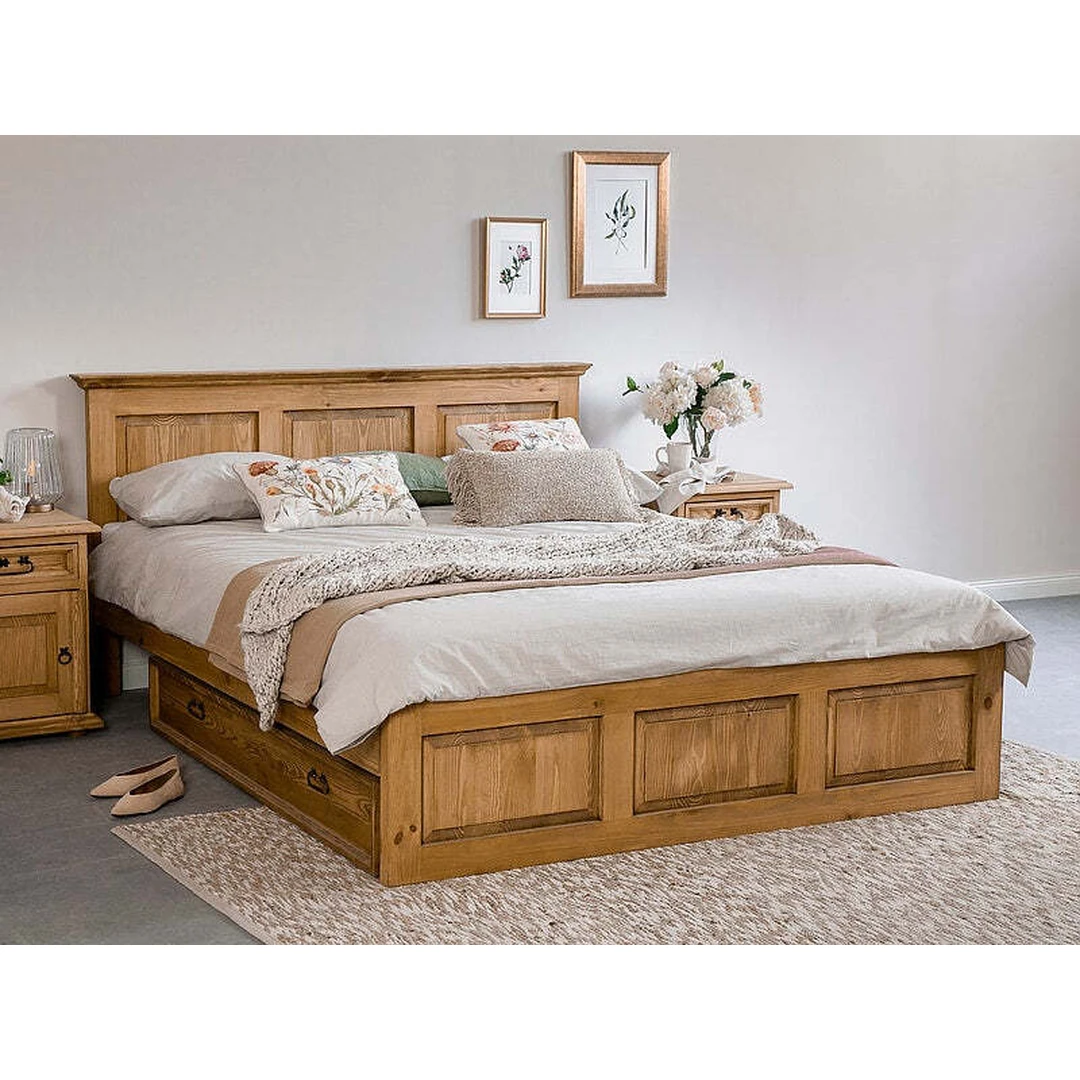 Elegantiška sofos komplektacija su minkštais pagalvėmis