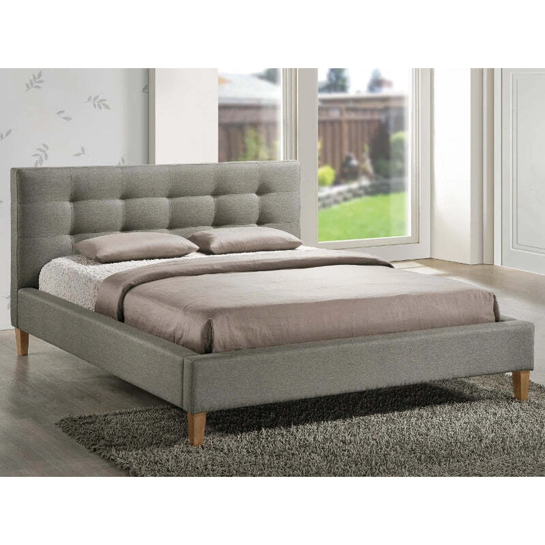 Elegantiška sofos komplektacija su minkštais pagalvėmis